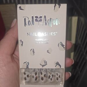 Red Aspen Nail Dashes - White and Gold Press-On Nails